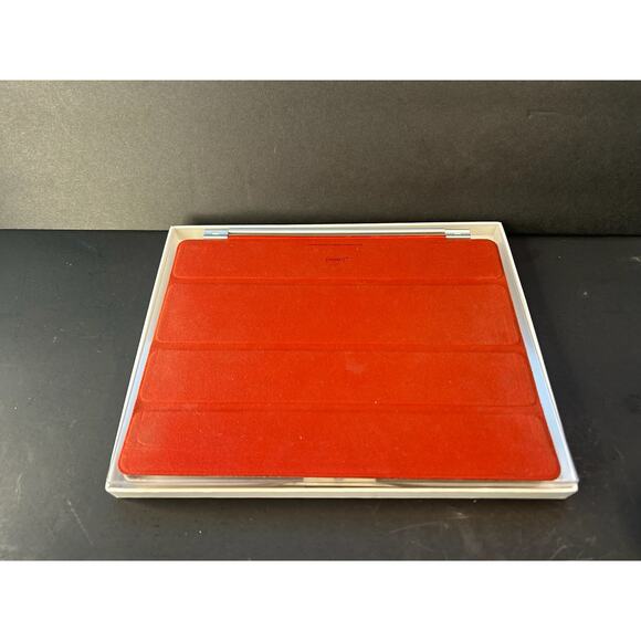 Apple Smart Cover for iPad 2 5th Generation - (PRODUCT)RED - Picture 6 of 6